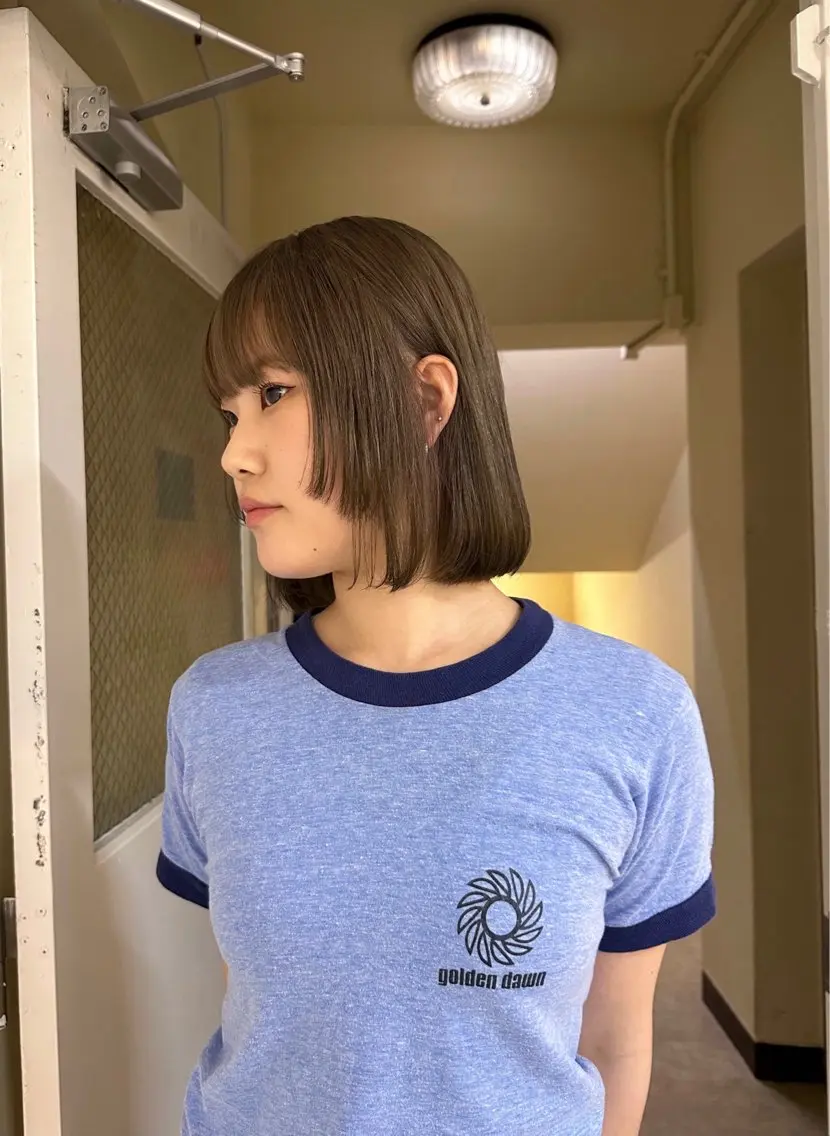 ショート カラー ベージュカラー ブリーチ 竹中 彩音のヘアスタイル