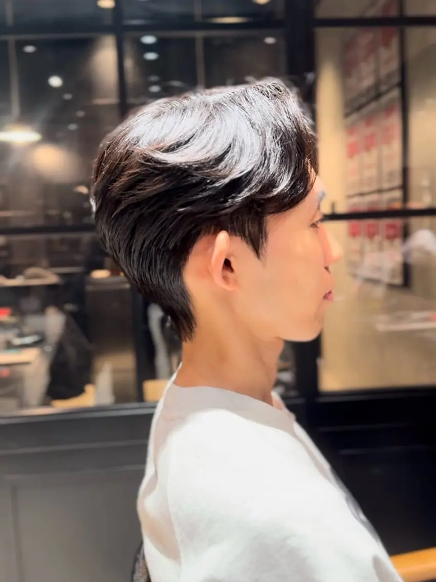 ショート パーマ メンズ センターパート ダウンパーマ メンズ韓国風 メンズパーマ 韓国風ヘア 藤田 明輝のヘアスタイル