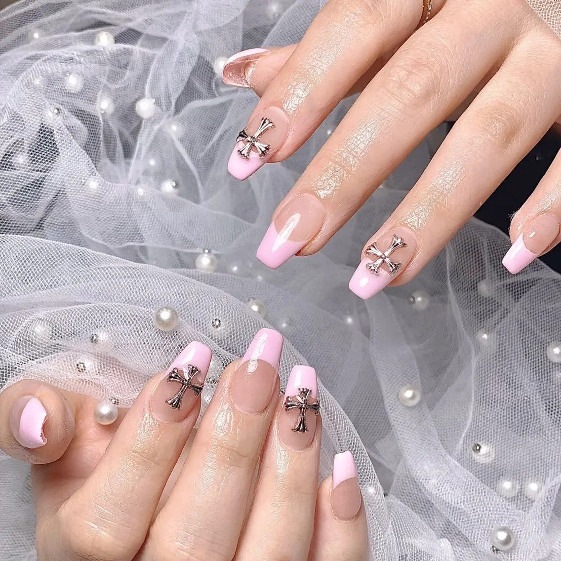 ネイル オーロラネイル チークネイル 長さ出し フットネイル フレンチネイル ハンドネイル ハンドケア lily nailのネイルデザイン