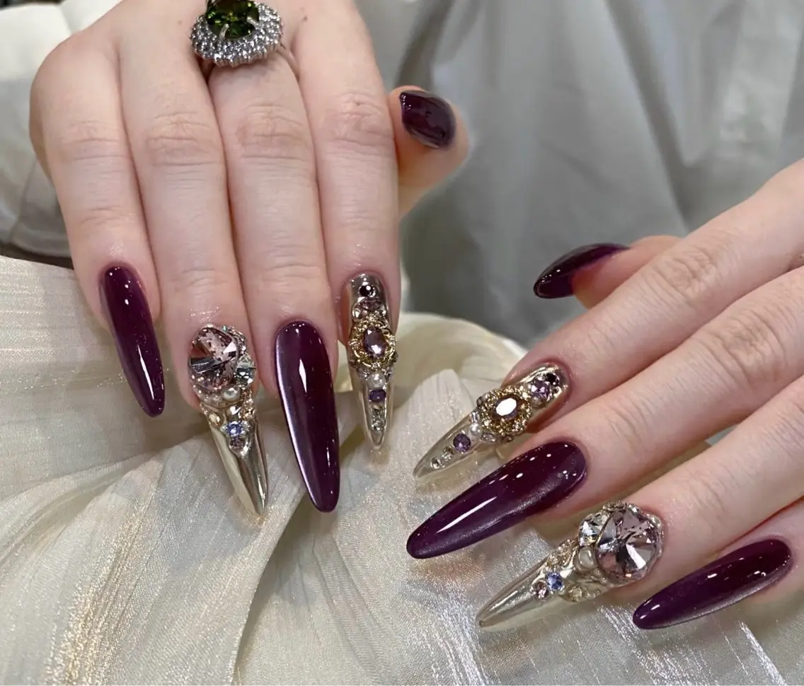 ネイル ボルドー ゴールド ゴージャス キラキラネイル 韓国ネイル Yoxie Nailのネイルデザイン