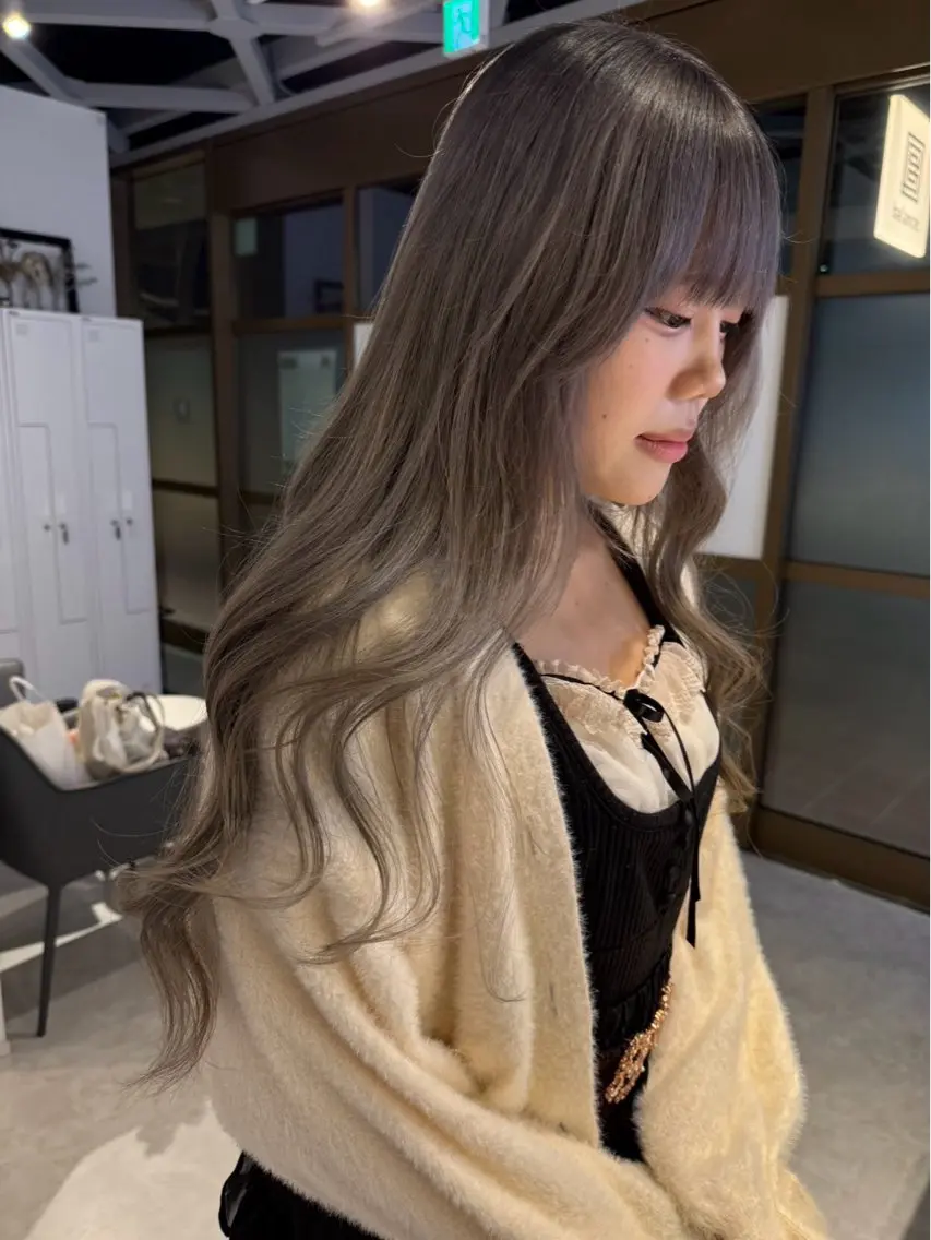 ロング レイヤーカット ロング カット ヘアカラー 平 秀斗のヘアスタイル