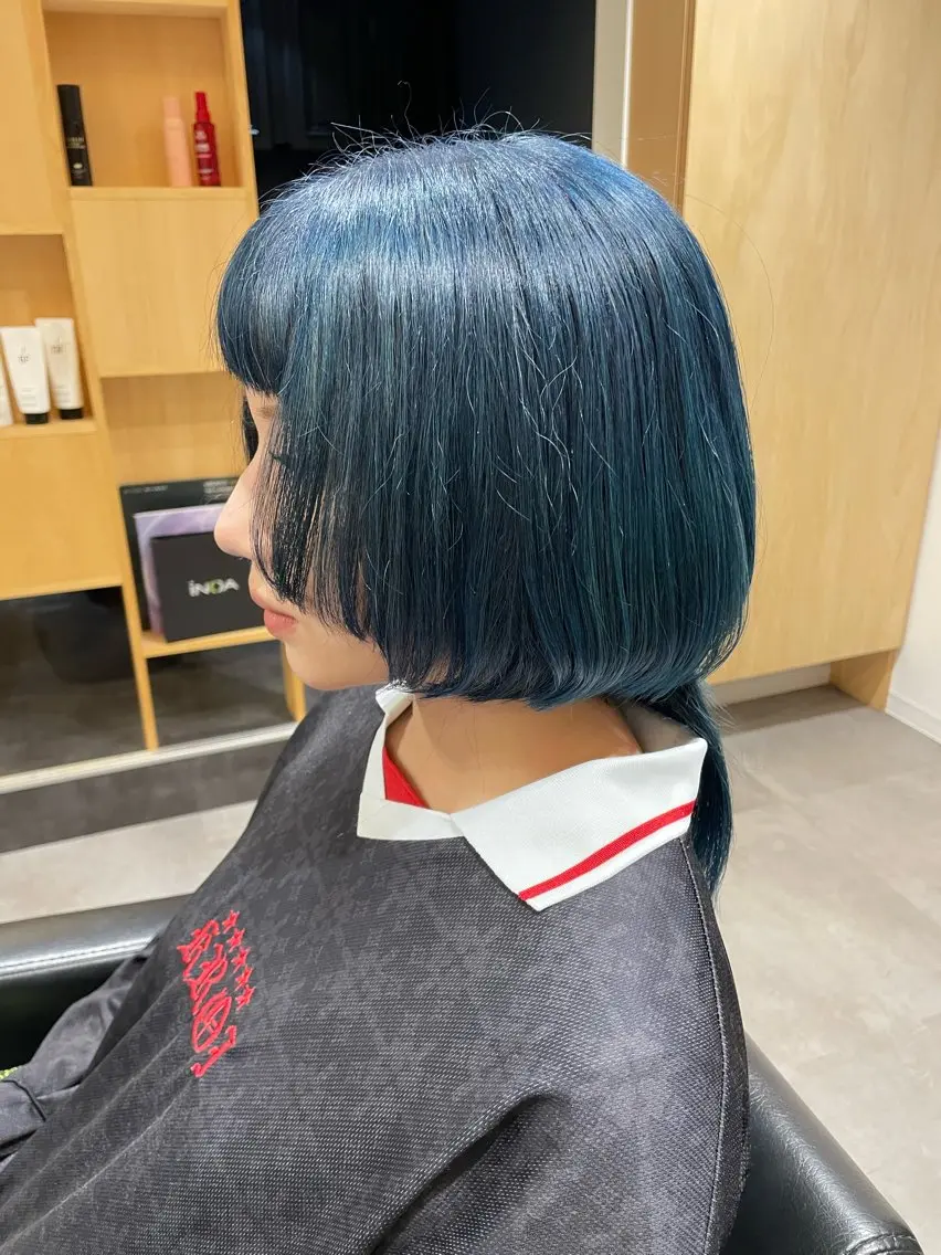 セミロング カラー ブリーチ ブルーカラー ひたちなか╱カラー╱ カラーリスト武田のヘアスタイル