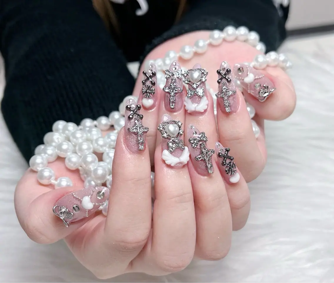 ネイル チークネイル ジェルネイル キラキラネイル 韓国ネイル マグネットネイル ハンドネイル DR 💅のネイルデザイン