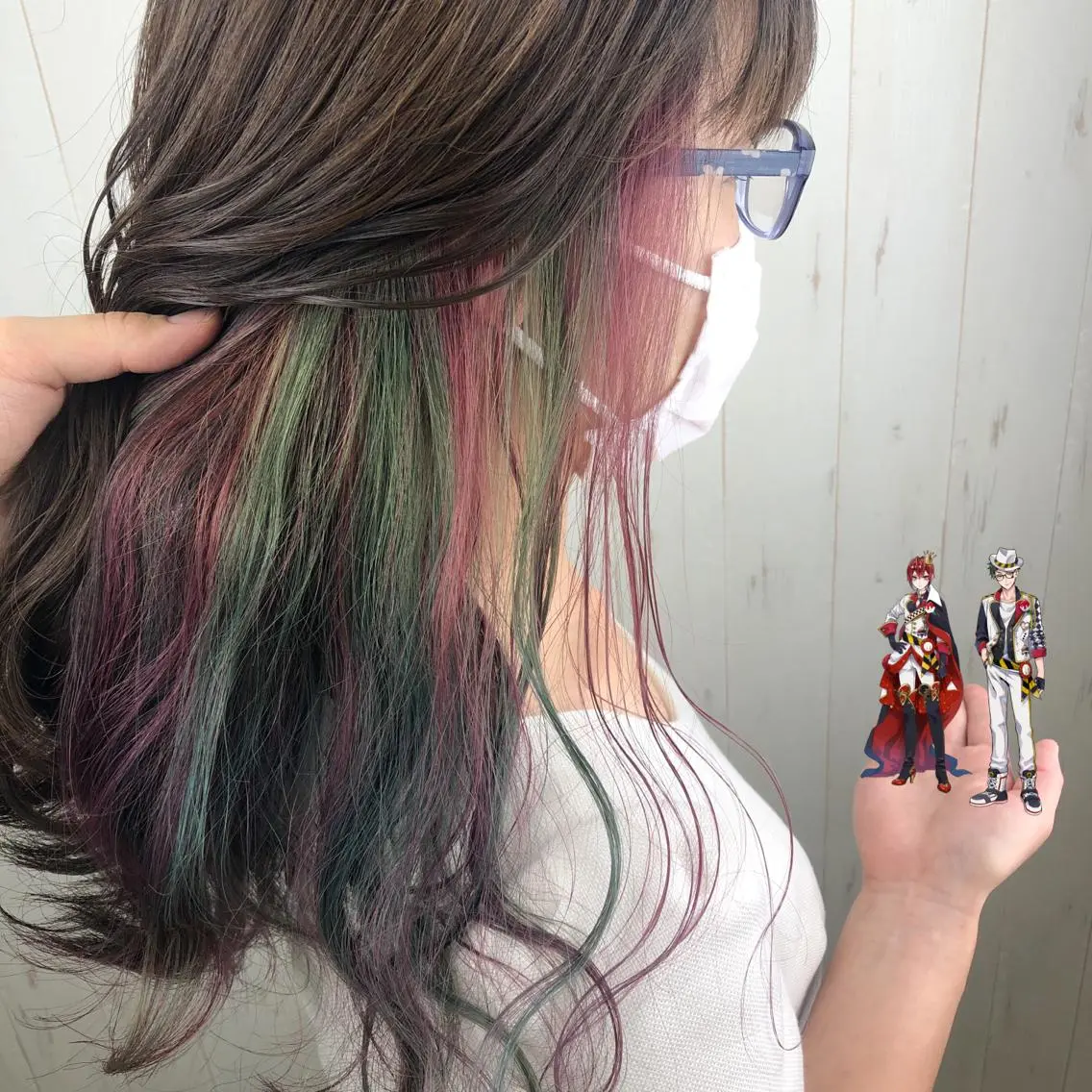 セミロング カラー イヤリングカラー インナーカラー ウルフカット 渋谷の人のヘアスタイル