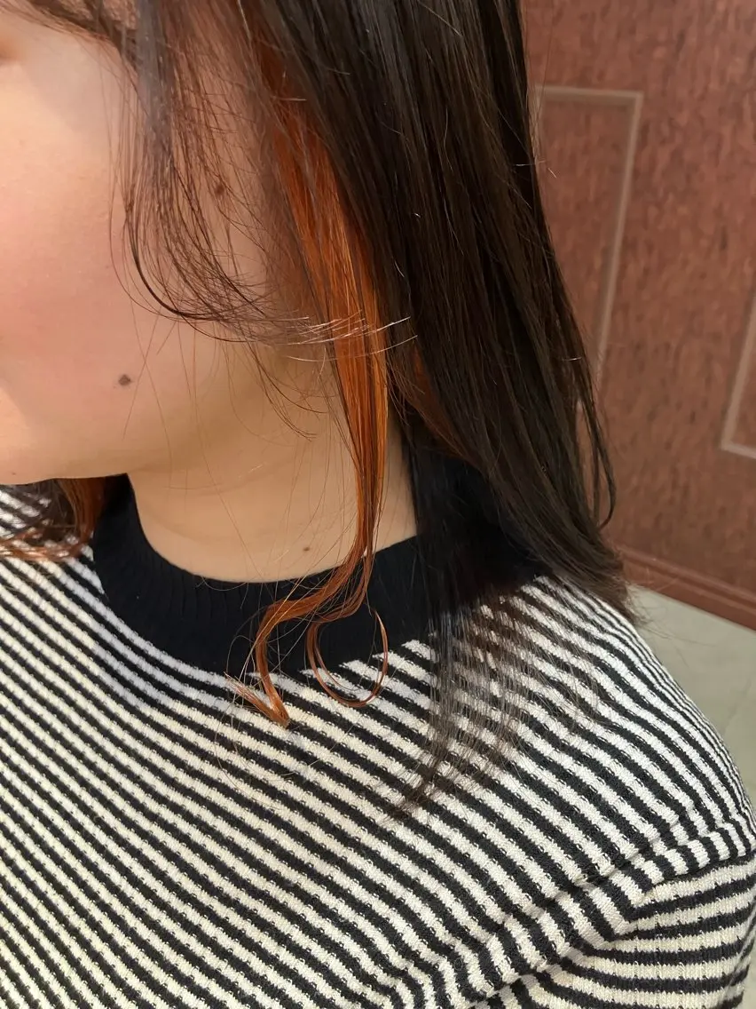 カラー ブリーチ オレンジ 千坂 優奈のヘアスタイル