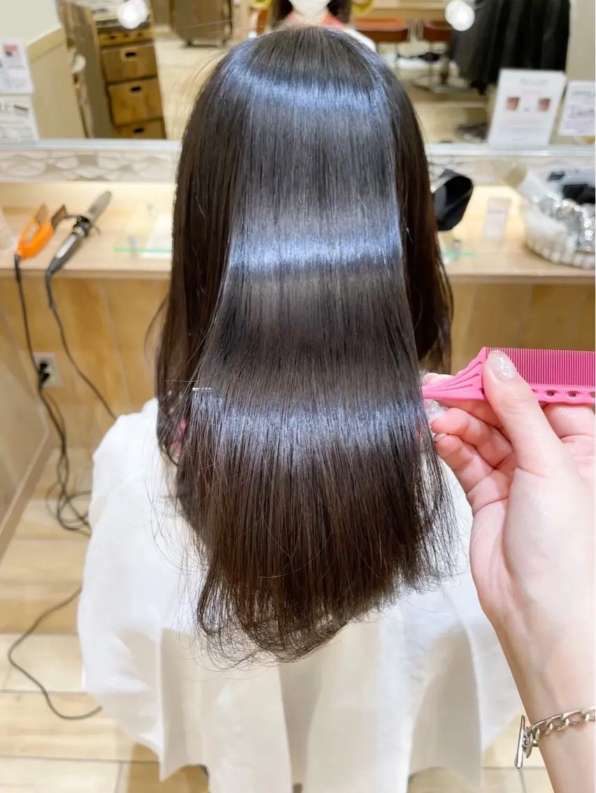 ロング ヘアカラー 平久保 唯那のヘアスタイル