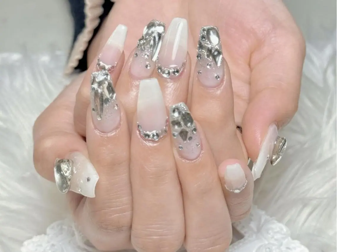 メンズ ネイル アートネイル フレンチネイル ジェルネイル キラキラネイル パラジェル Bloom kabukiのネイルデザイン