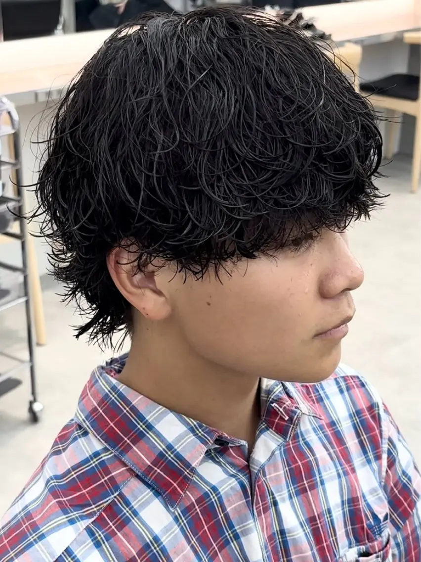 パーマ メンズ マッシュウルフ マッシュ メンズパーマ 波巻きパーマ メンズウルフカット 中川 稜のヘアスタイル
