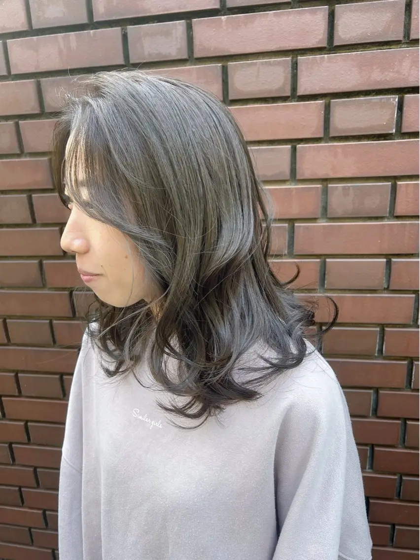 ミディアム カラー ashuley YUKIのヘアスタイル