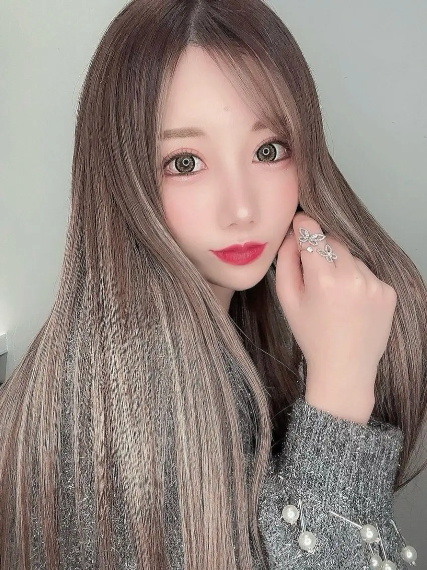 ロング シールエクステ エクステ ヘアカラー エクステ ヘアサロンelyts 表参道店のヘアスタイル
