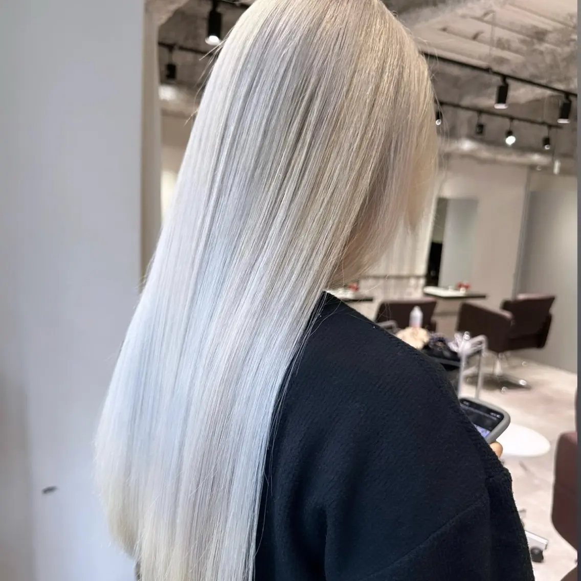 ロング ヘアカラー みゅう🐾ハイトーン /レイヤーカットのヘアスタイル