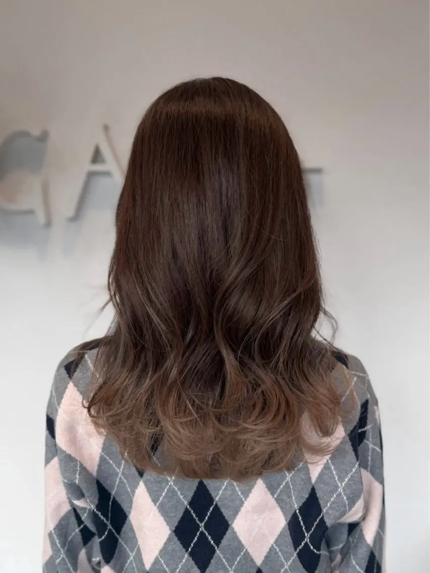 セミロング カラー ベージュカラー ブリーチ デザインカラー グラデーションカラー ラベンダーカラー カット ヘアカラー トリートメント 透明感カラー／ 艶感カラー／RAMUのヘアスタイル