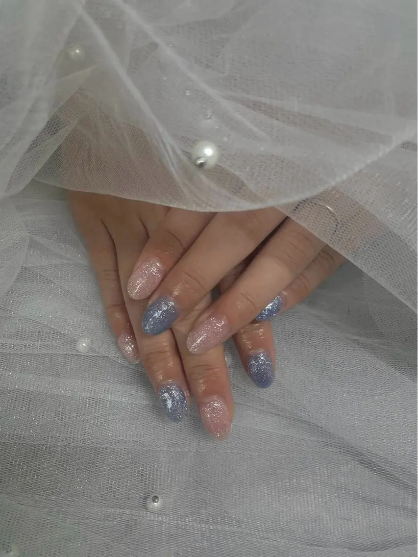 ネイル ブルー フラッシュネイル ホワイト ハンドネイル Chul Nail 愛莉のネイルデザイン