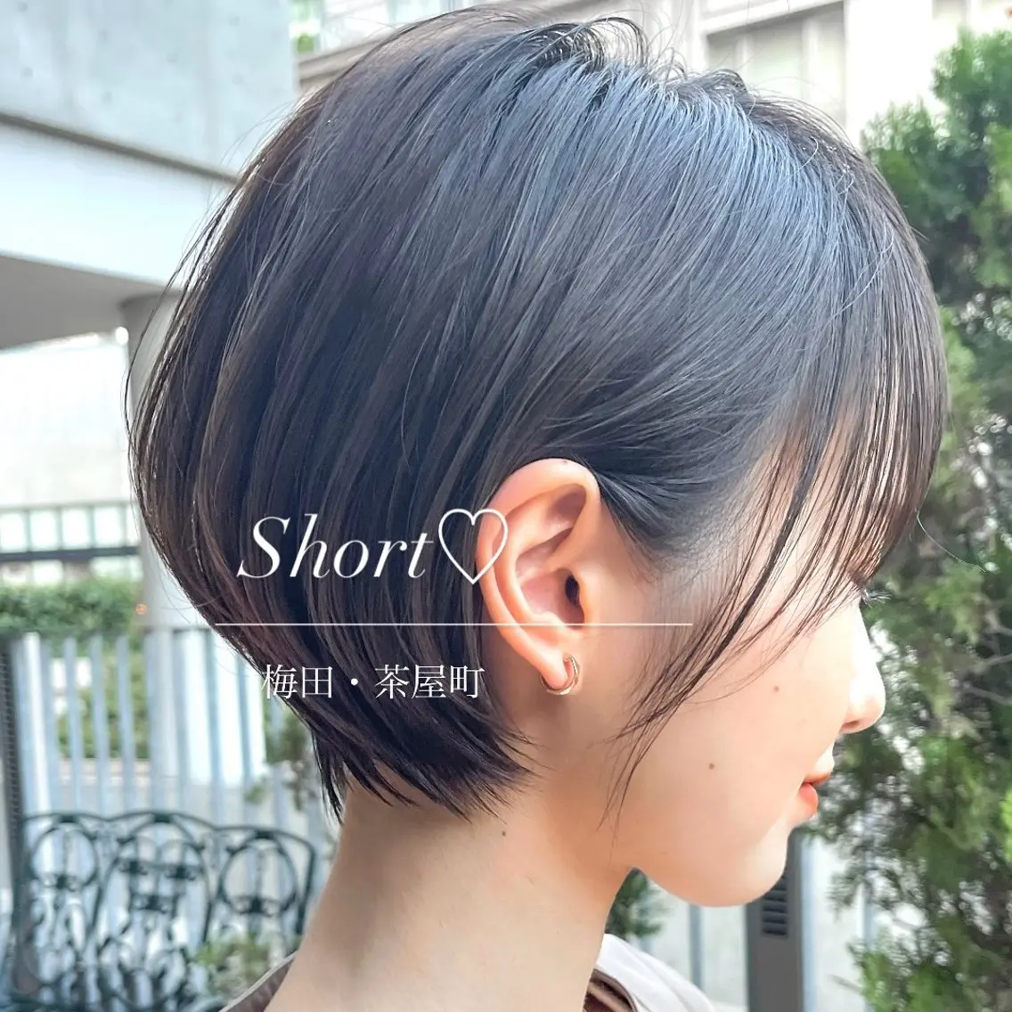 ショート ura/茶屋町/顔周 り/クロスパーマのヘアスタイル