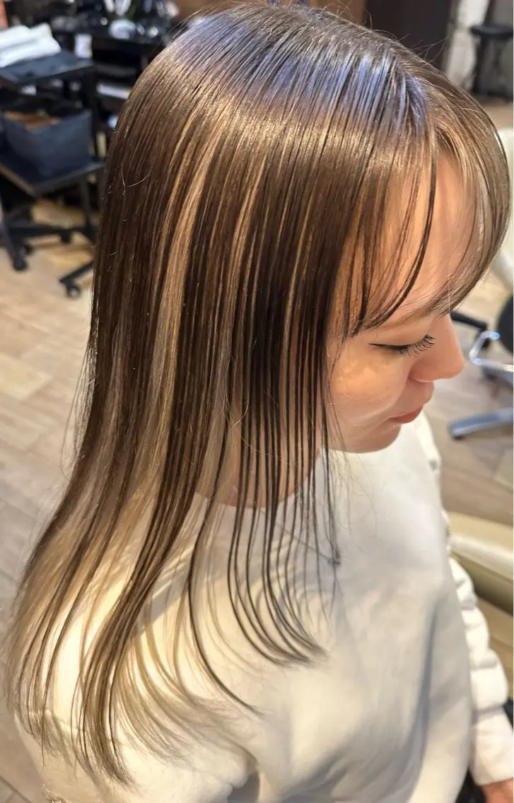 セミロング カラー カツヤマ モエのヘアスタイル