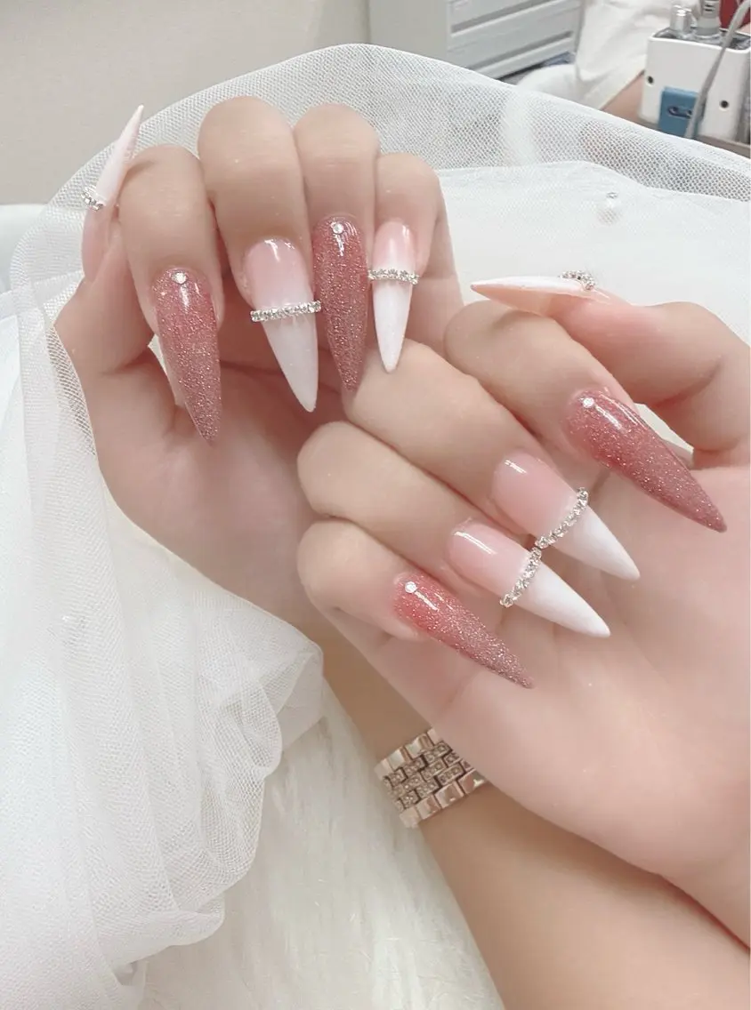 ネイル オーロラネイル クリアネイル フラッシュネイル フレンチネイル ジェルネイル ハンドネイル Sakura Nail Salonのネイルデザイン