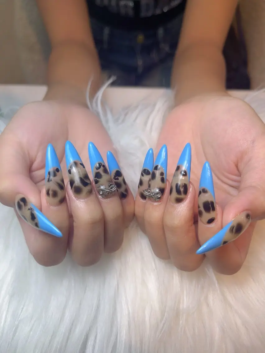 ネイル チークネイル ドット フレンチネイル グラデーション 韓国ネイル ハンドネイル Nie Nail Hinatachanのネイルデザイン