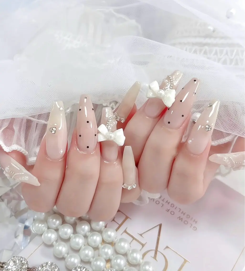 ロング 外国人風カラー 韓国風ヘア E🌷nail 長さだし専門店のネイルデザイン