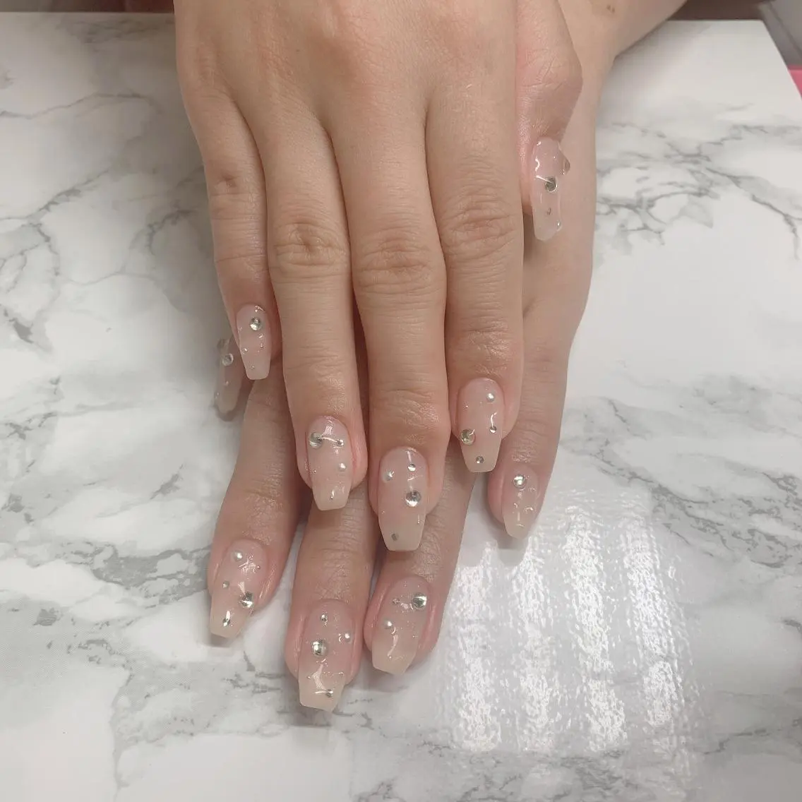 ネイル ハンドネイル はな💎ネイル ワンホン、長さ出しのネイルデザイン