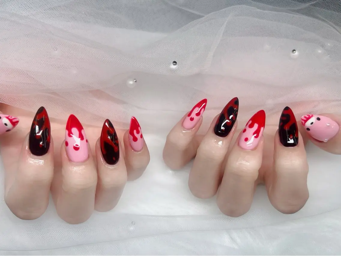 ネイル ブルー チークネイル ドット 長さ出し フレンチネイル ハンドネイル Kei Nail Salonのネイルデザイン