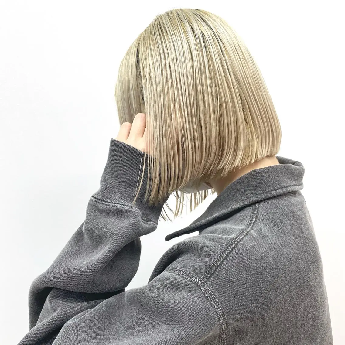 ショート カラー ハイトーンカラー レイヤーボブ/ボブ 仲川和人のヘアスタイル