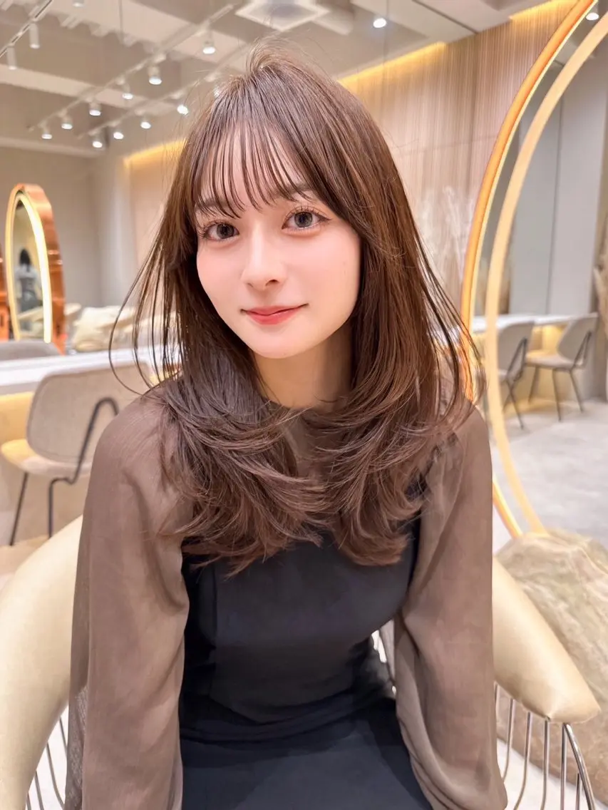 セミロング 前川薫子🌙艶カラー 🩶レイヤーカットのヘアスタイル