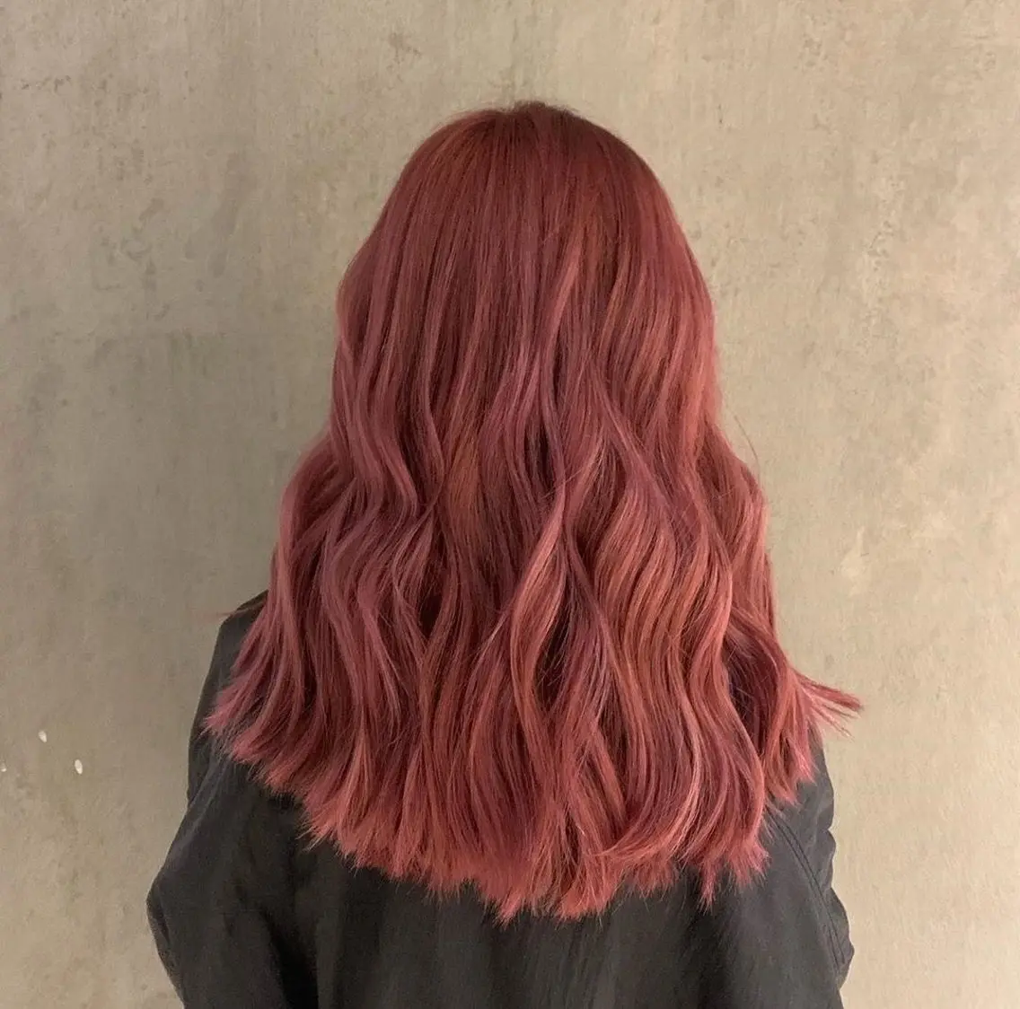 ロング カラー yukie/ ブリーチカラーのヘアスタイル