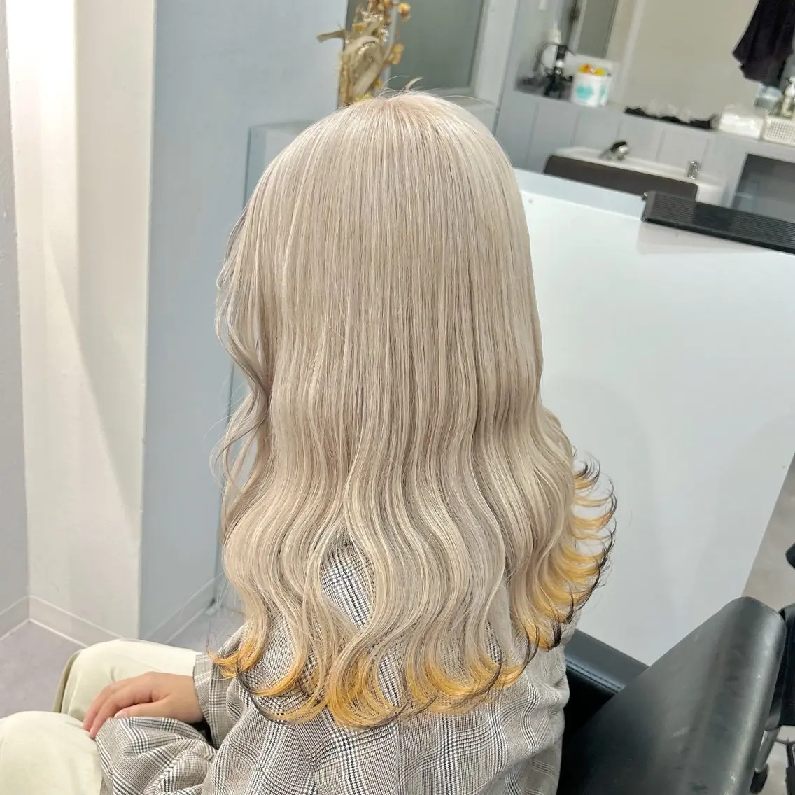 セミロング カラー 狐カラー ハイトーンカラー カット ヘアカラー トリートメント ブリーチ&エクステ 🥀ケアカラー特化のヘアスタイル