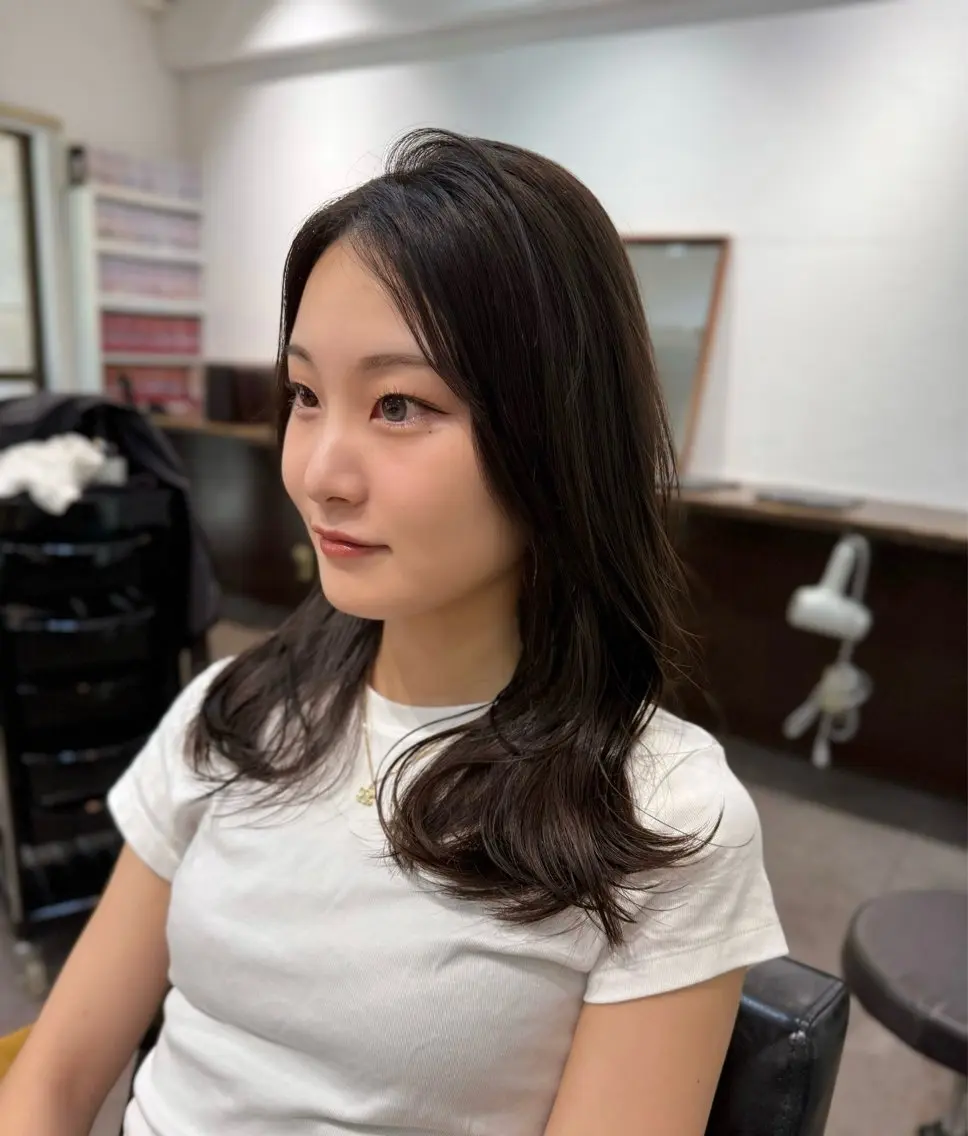ミディアム レイヤーカット 縮毛矯正 カット 縮毛矯正 トリートメント 尾崎 海璃のヘアスタイル