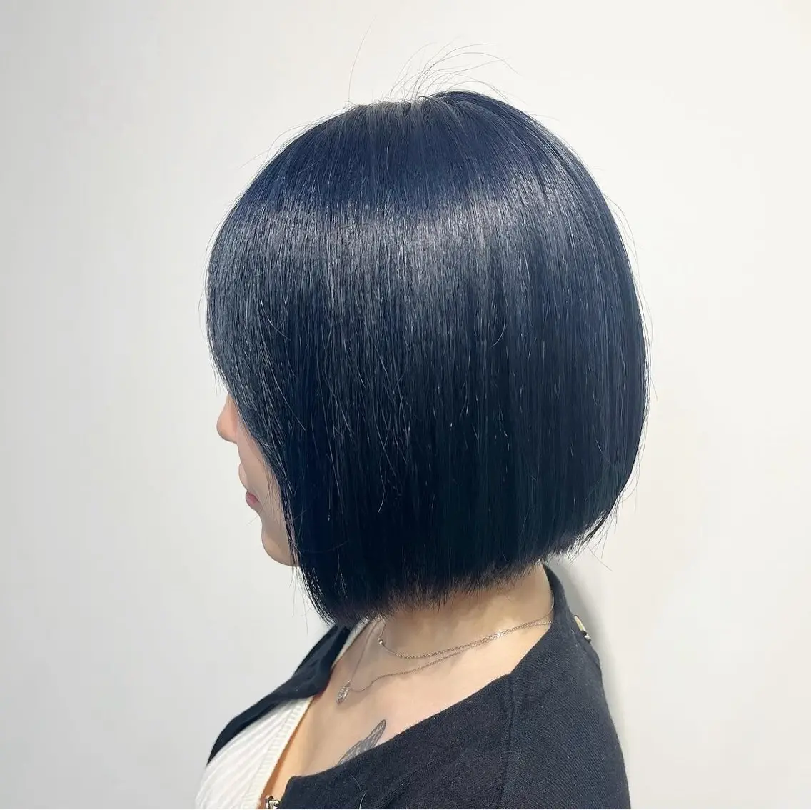 ショート カラー 前下がりボブ ブルーカラー ネイビーカラー ボブ カット ヘアカラー 大人女性ヘア 半個室 池袋 natsukiのヘアスタイル
