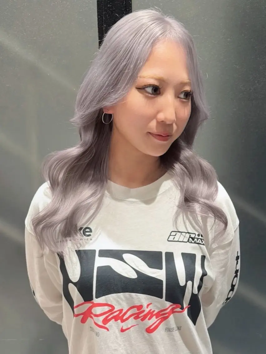 ロング カラー ヘアアレンジ ラベンダーカラー シルバー ヘアカラー 原宿ハイトーンカラー 🌼みるい🌼のヘアスタイル