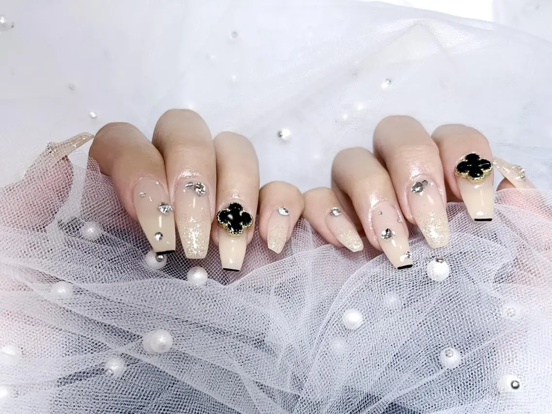 ネイル Elegantトウ ショウレイのネイルデザイン