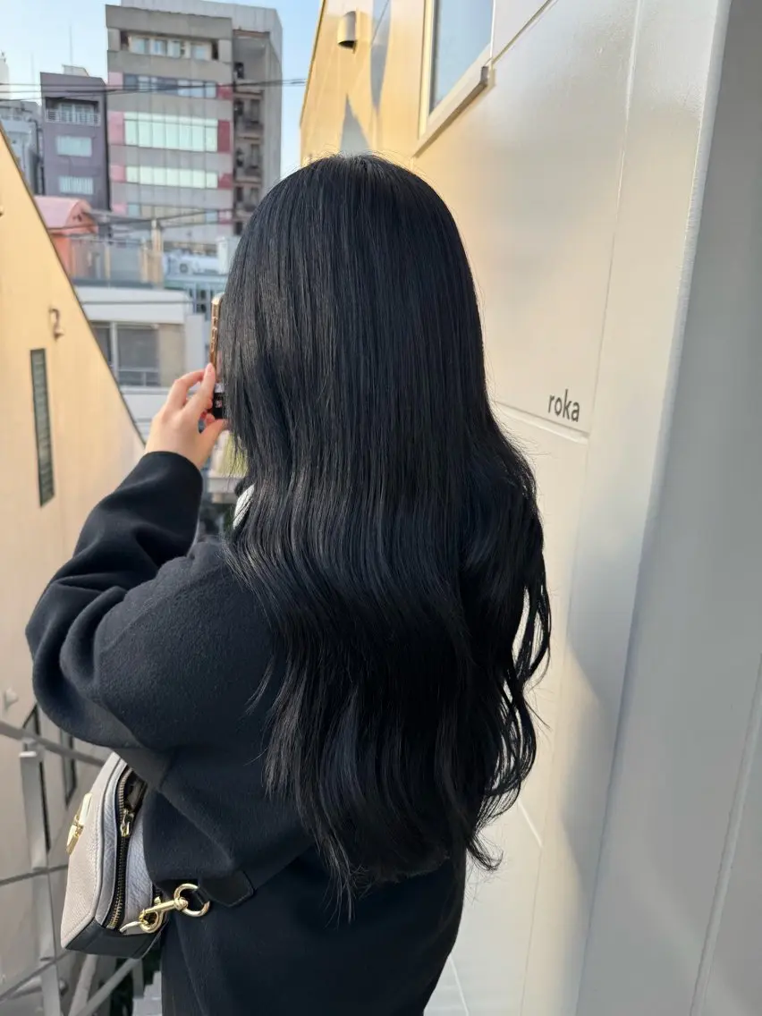 ロング カラー 黒髪 ブルーカラー ブルーブラック ayaka♡ 柔らかカラーのヘアスタイル