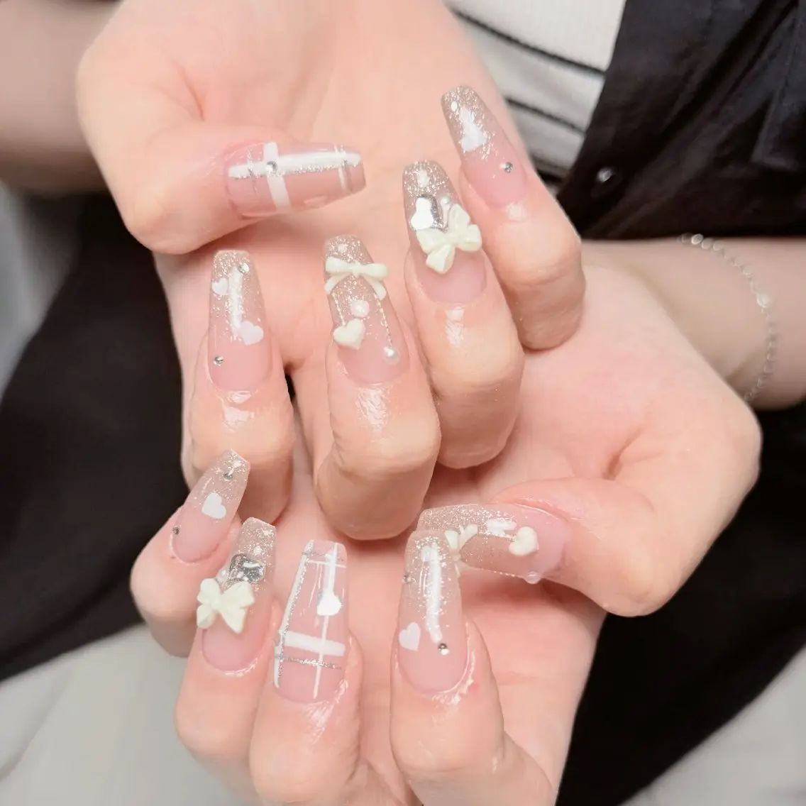 ネイル チークネイル フレンチネイル ジェルネイル ガーリー キラキラネイル ハンドネイル UM Nail Salonのネイルデザイン