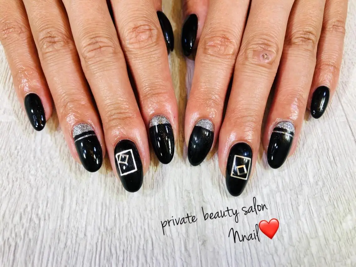 ネイル アートネイル ラメ(グリッター) シルバー シンプルネイル ハンドネイル 🌿Nnail🌿 プライベートサロンのネイルデザイン