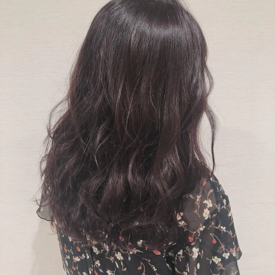 ロング カラー ヘアアレンジ レッドカラー ローズカラー バイオレットカラー 白髪ぼかしハイライト 茗荷谷駅徒歩2分のヘアスタイル