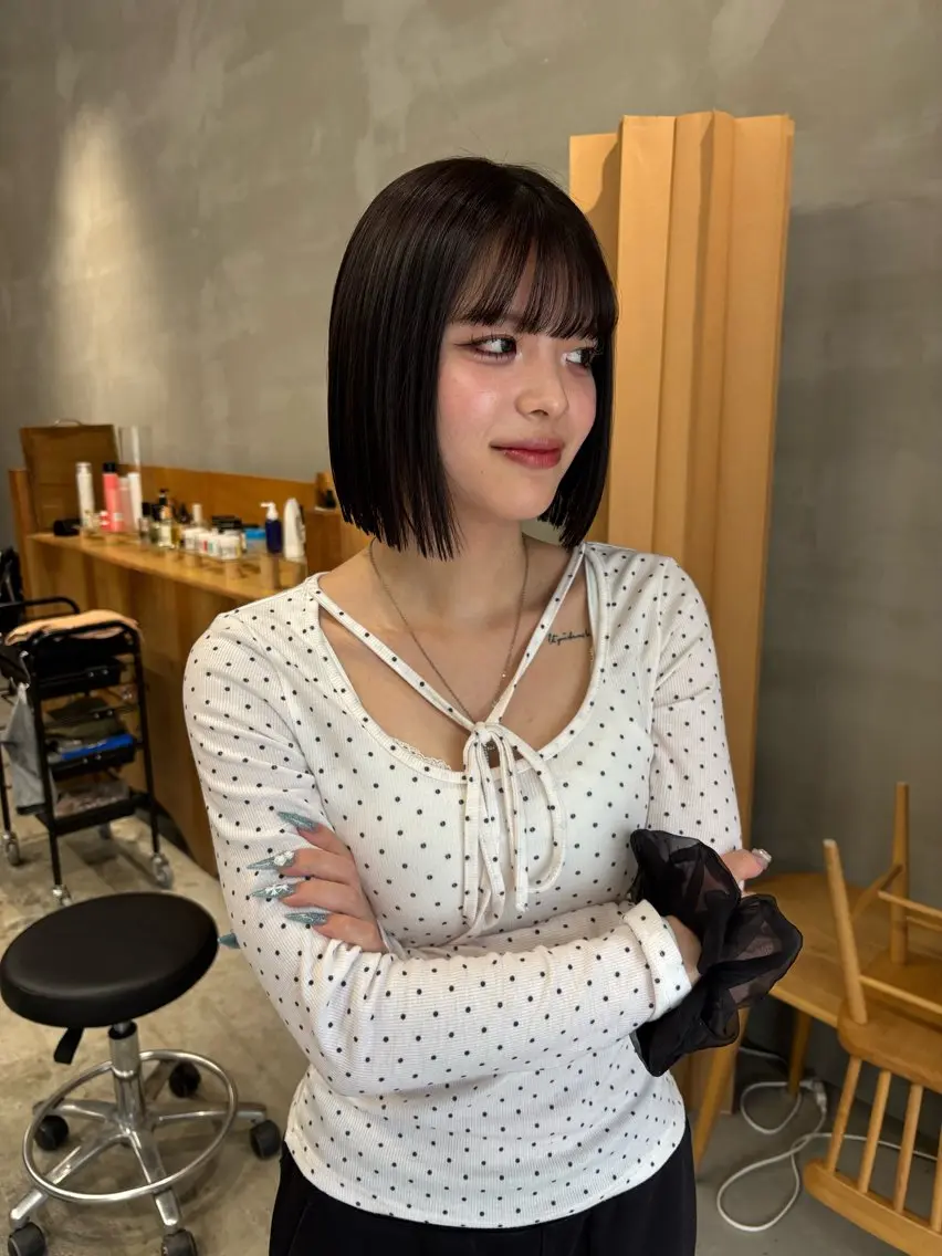 ミディアム 瑠己杏 :ボブ/ ハイトーンワンカラーのヘアスタイル
