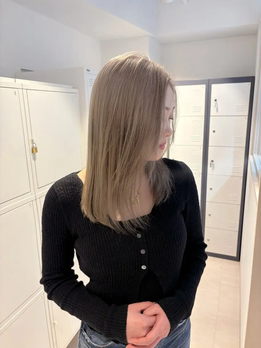 ミディアム ニトウ レイナのヘアスタイル