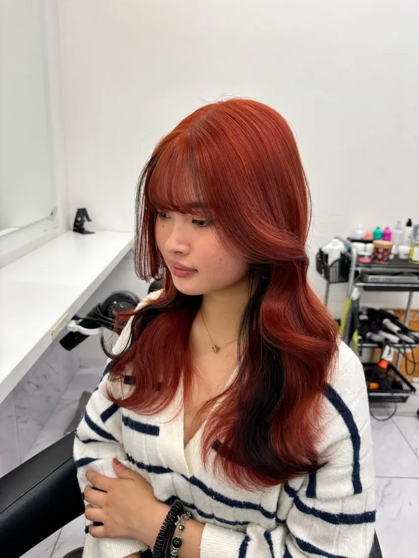 ロング カラー 黒髪 カシス インナーカラー オレンジ レッドカラー 抜け感レイヤー︴ ニュアンスカラーのヘアスタイル