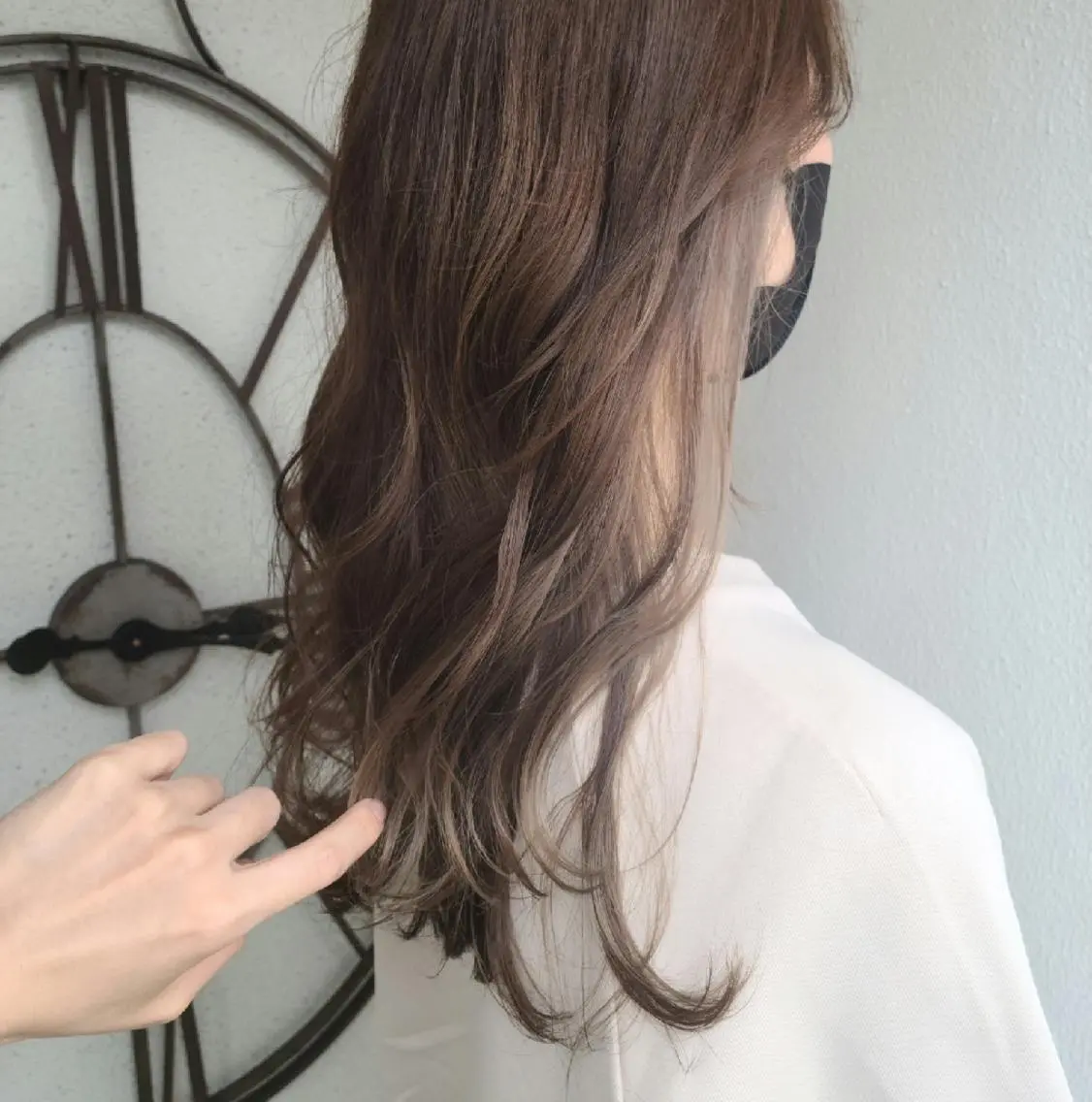 ロング カラー ブリーチ インナーカラー 赤松 摩美のヘアスタイル
