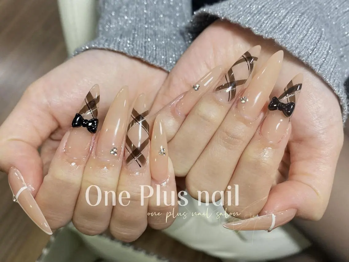 ネイル ガーリー ハート キラキラネイル 韓国ネイル ロングネイル One Plus Nail Salonのネイルデザイン