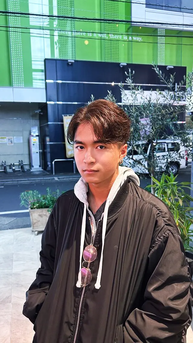 ミディアム カラー パーマ メンズ センターパート フェードカット ブラウンカラー グラデーションカラー ナチュラルブラウン メンズ カラー特化/ カラー特化/池田海斗のヘアスタイル