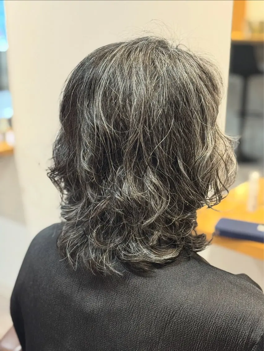 ミディアム パーマ ミディアムパーマ レイヤーカット MIA 菅原のヘアスタイル