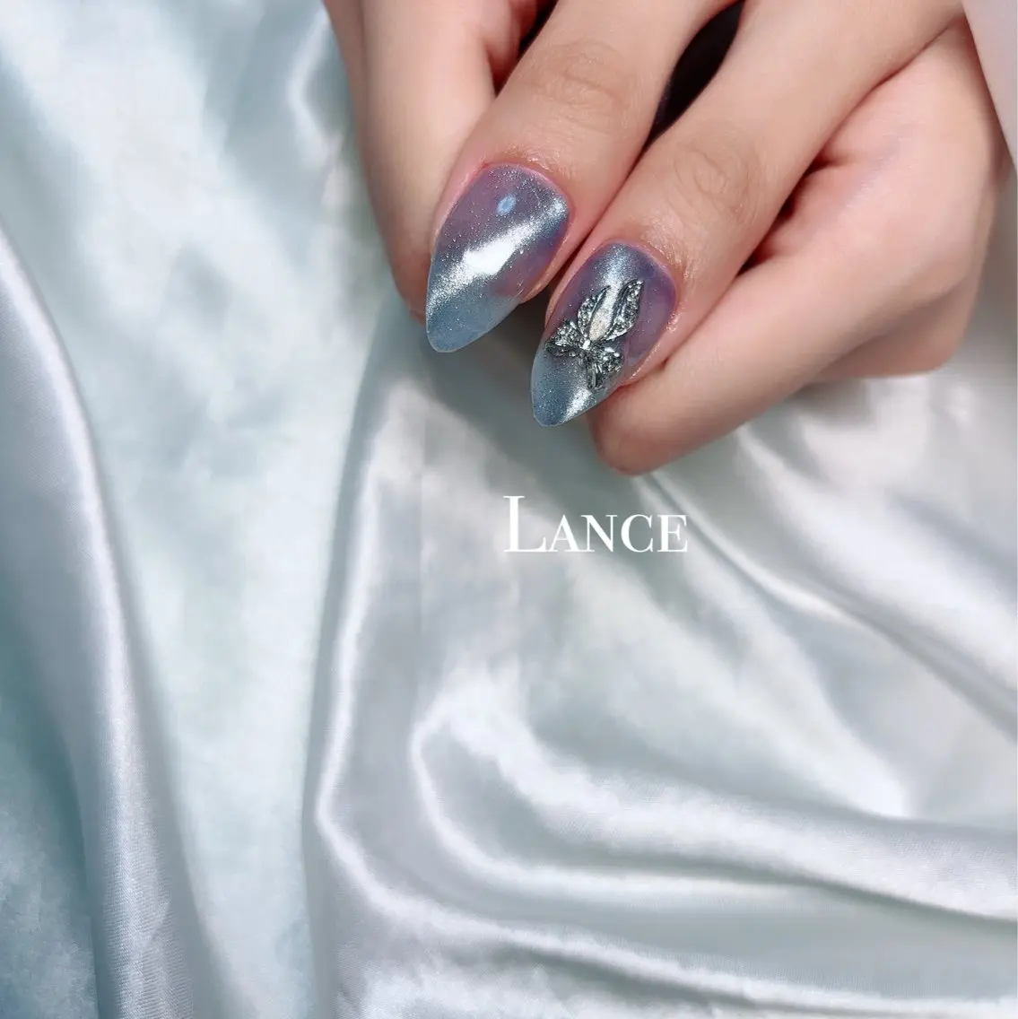 ネイル オーロラネイル ブルー フレンチネイル グラデーション 氷ネイル・うるうるネイル ハンドネイル Lance nailのネイルデザイン