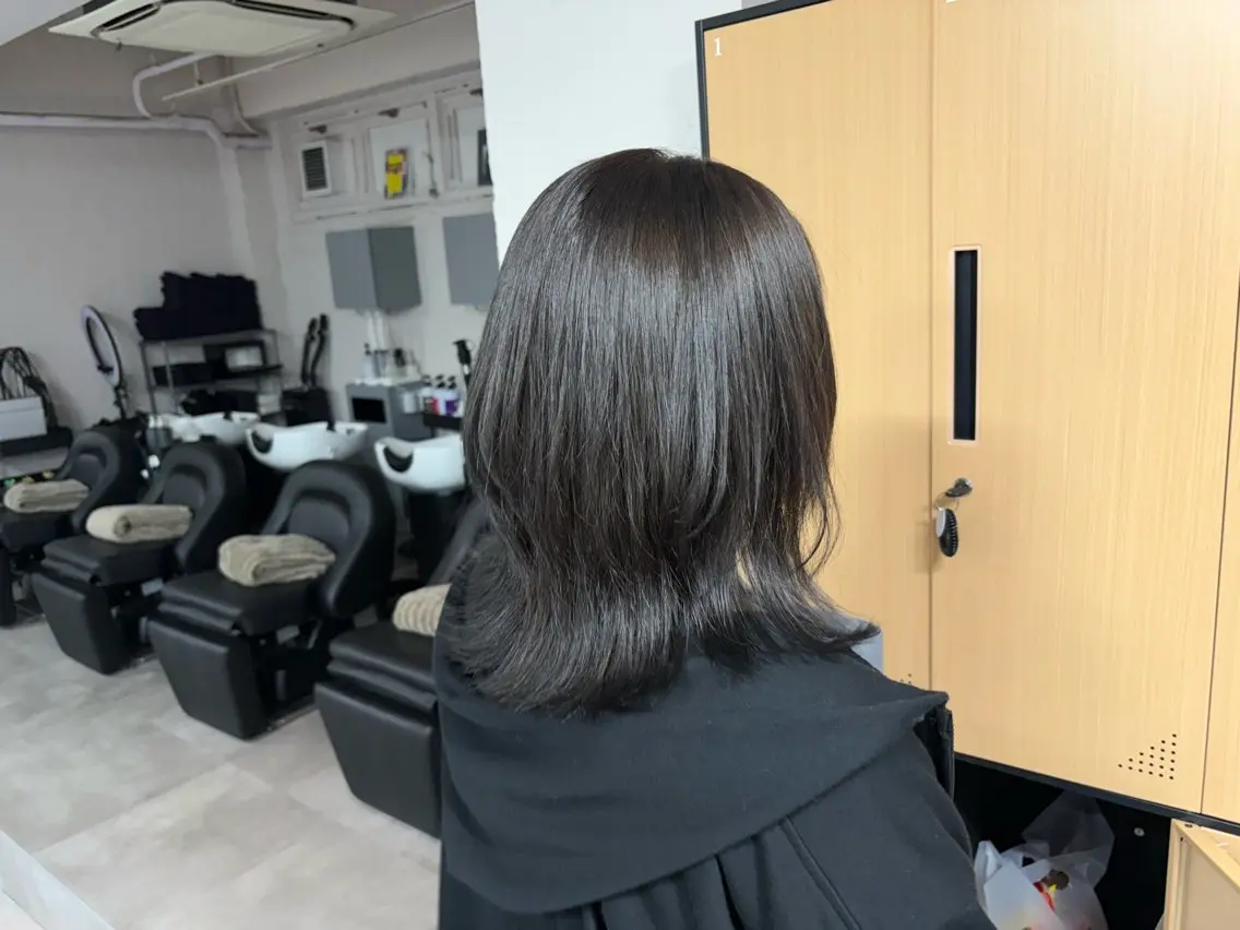 セミロング ヘアカラー tokute 中野真咲🐺のヘアスタイル