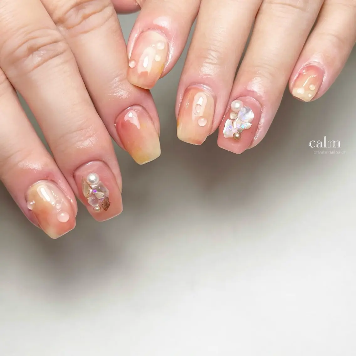 ネイル ストーンネイル ハンドネイル calm 〔ｶｰﾑ〕のネイルデザイン