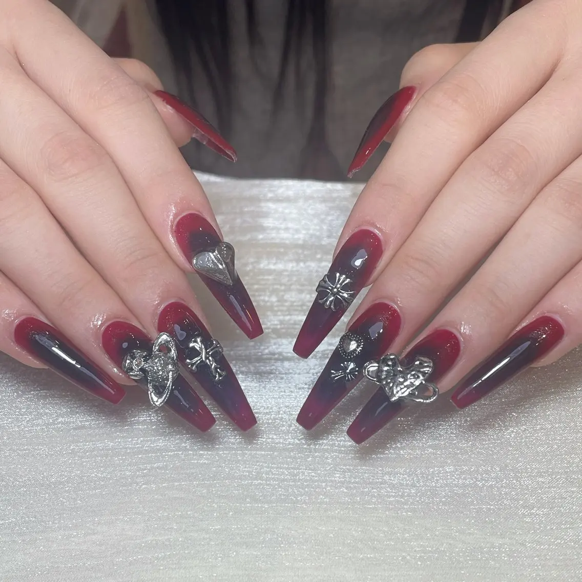 ネイル アートネイル オーロラネイル フラッシュネイル ガーリー キラキラネイル ハンドネイル Una NAILMANAMIのネイルデザイン