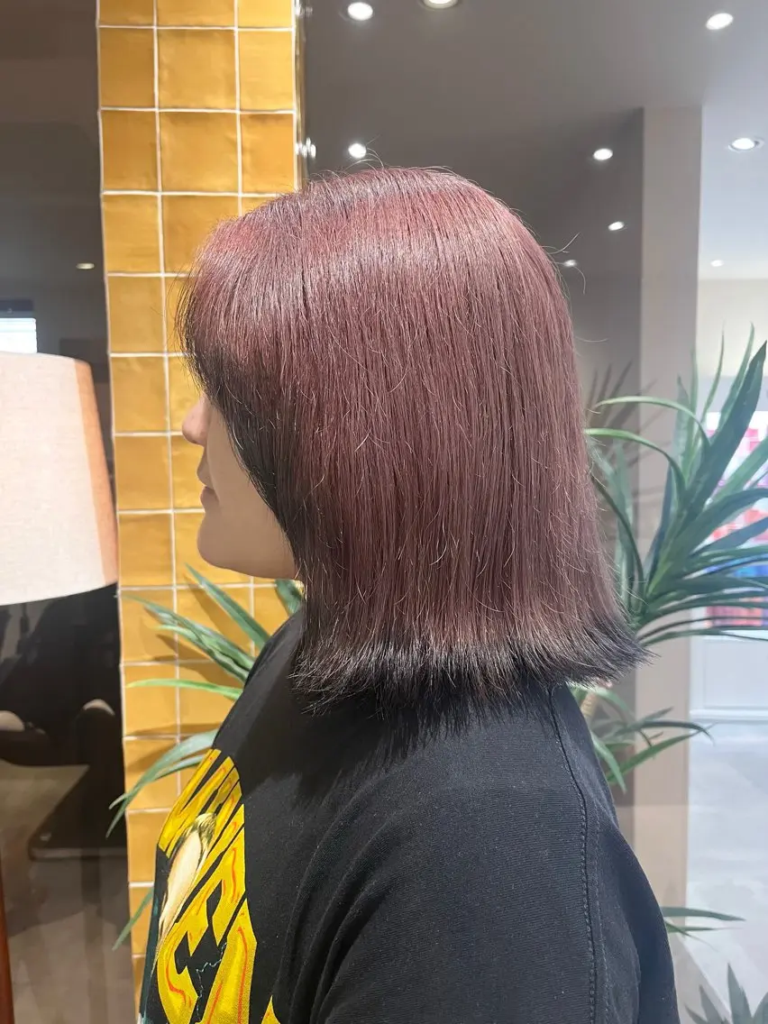 セミロング カラー 黒髪 ブリーチ ピンクカラー ヘアカラー トリートメント ﾚｲﾔｰ🩵透明感 ೀユイ🌙のヘアスタイル