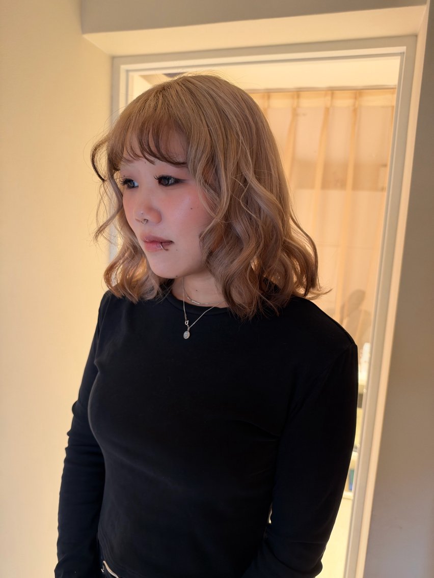 ミディアム カラー ベージュカラー ブリーチ デザインカラー カット ヘアカラー 似合わせ透明感カラー KANAのヘアスタイル