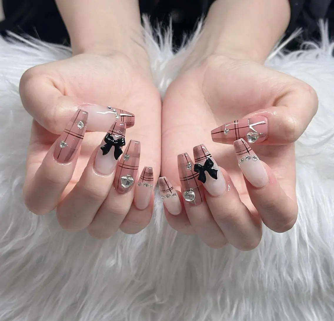 ネイル フレンチネイル ジェルネイル ハロウィン マグネットネイル ネイルチップ H.baby Nail Salonのネイルデザイン